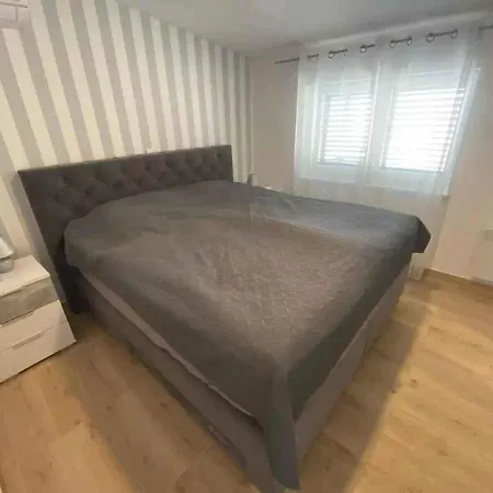 With A - C In 53768 Apartman