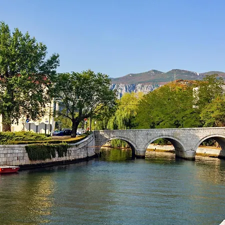 アパート With A - C In 53768 ツリクヴェニツァ