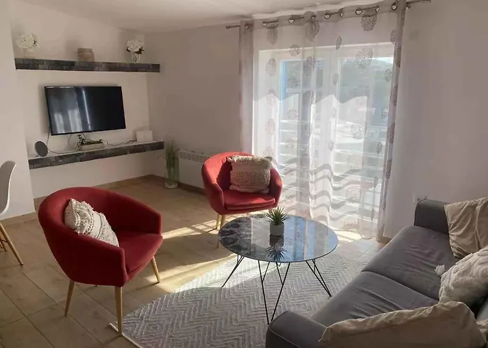 With A - C In 53768 アパート ツリクヴェニツァ