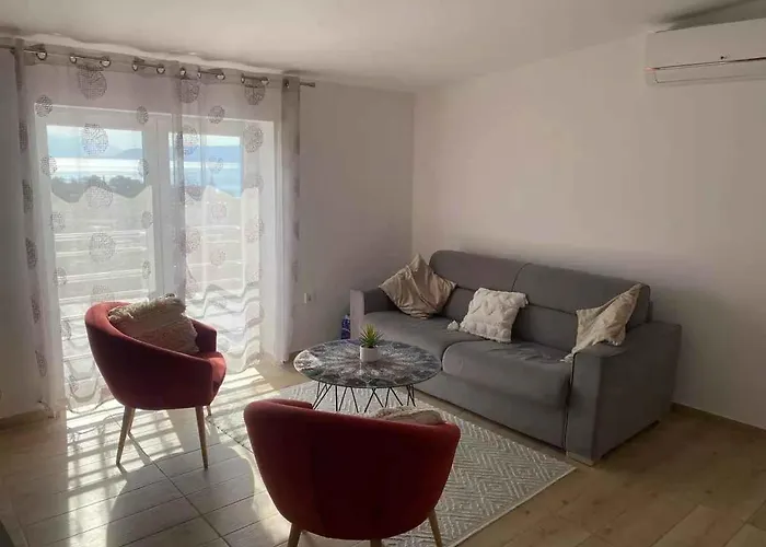 With A - C In 53768 * ツリクヴェニツァ