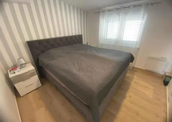 With A - C In 53768 アパート