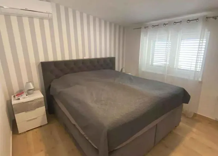 With A - C In 53768 ツリクヴェニツァ